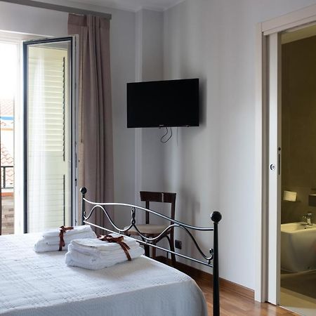 Torrevarata - Guest Rooms Santa Teresa Di Riva Exterior foto